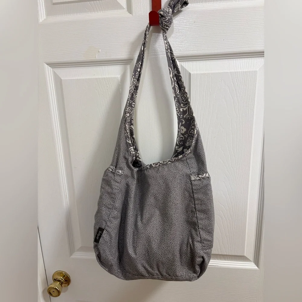 Thirty-One Retro Metro Hobo Crossbody in a gray floral and reverses to gray dots